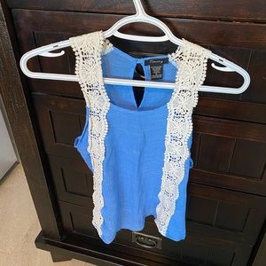BLUE LACE DETAILED TOP